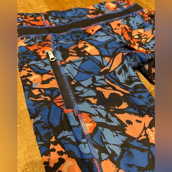 💙 Lululemon Inspire Tight II crop
Paint Storm Harbor Blue Multi - Picture 4 of 8